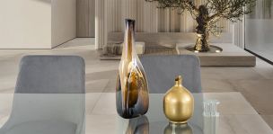 Jarrón Decorativo Triangular Cristal Zirconia Café Mediano