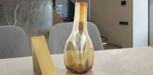 Jarrón Decorativo Triangular Cristal Zirconia Ambar Chico